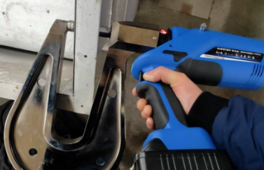Structure of hydraulic riveting machine
